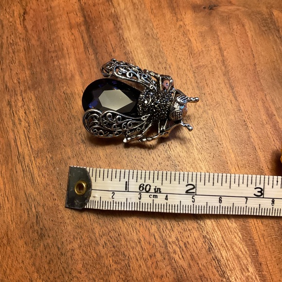 Gorgeous insect broach purple ‘jewel’ - Picture 3 of 4